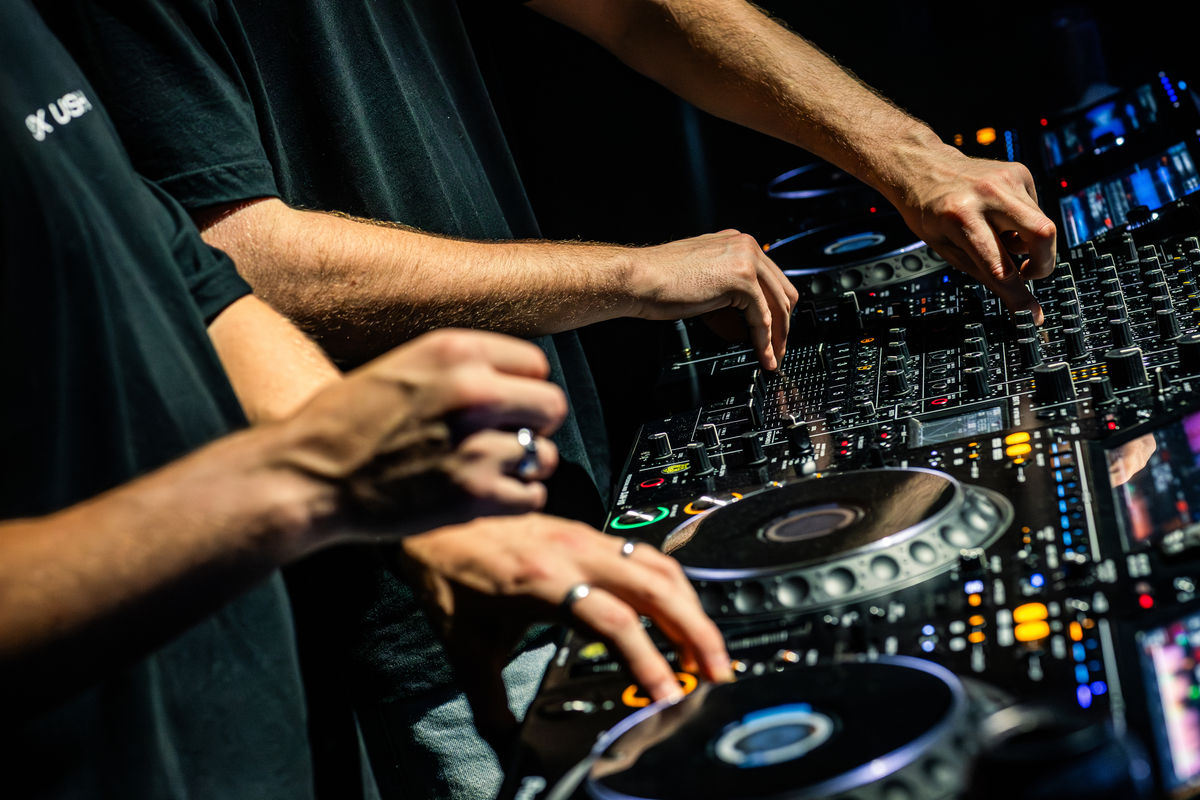 Loading... just a sec